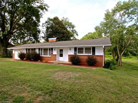6053 Stadium Dr, Clemmons, NC 27012 photo 1