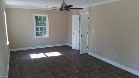 1237 Dovershire Pl, High Point, NC 27262 photo 4