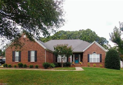 417 Maverick Trail Dr, King, NC 27021 photo 1
