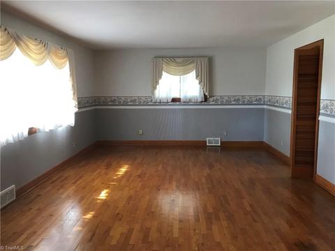 131 Spruce St, Elkin, NC 28621 photo 8