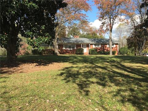 131 Spruce St, Elkin, NC 28621 photo 3