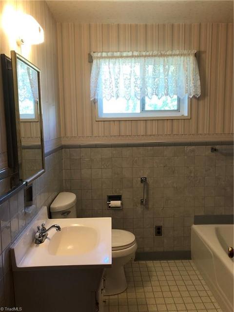 131 Spruce St, Elkin, NC 28621 photo 9
