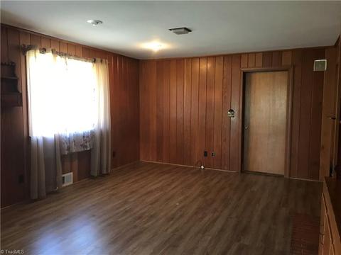 131 Spruce St, Elkin, NC 28621 photo 7
