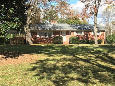 131 Spruce St, Elkin, NC 28621 photo 2