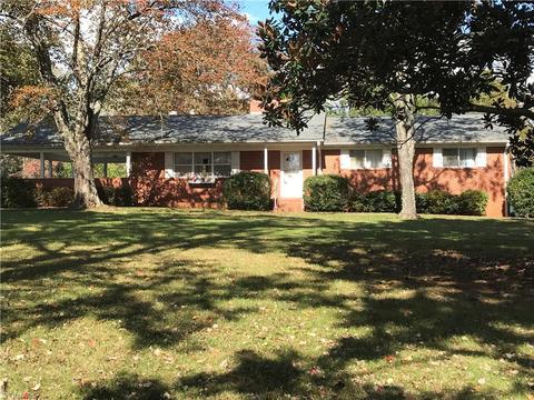 131 Spruce St, Elkin, NC 28621 photo 1