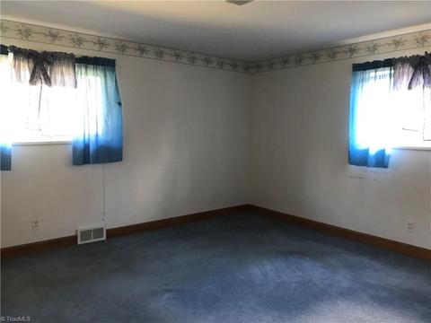 131 Spruce St, Elkin, NC 28621 photo 13