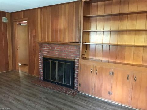 131 Spruce St, Elkin, NC 28621 photo 6