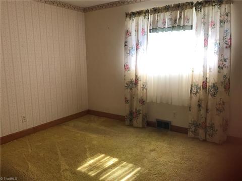 131 Spruce St, Elkin, NC 28621 photo 11