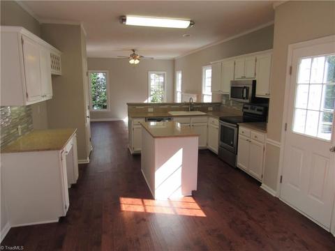 154 Leeds Ln, King, NC 27021 photo 4