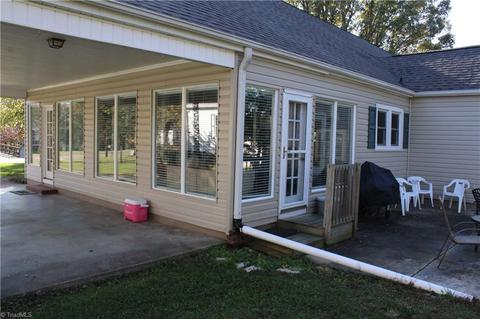 609 Dodson Mill Rd, Pilot Mountain, NC 27041 photo 6