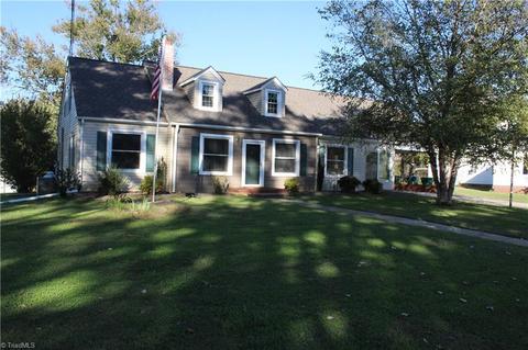 609 Dodson Mill Rd, Pilot Mountain, NC 27041 photo 2