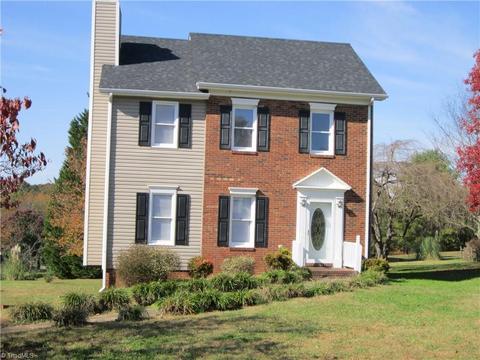 105 Hanover Ct, King, NC 27021 photo 2