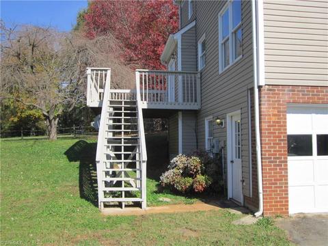 105 Hanover Ct, King, NC 27021 photo 5