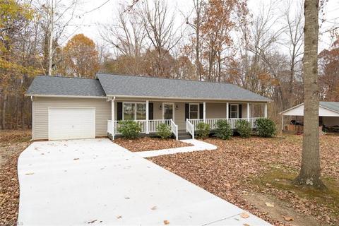 4416 Hunters Run, Trinity, NC 27370 photo 2
