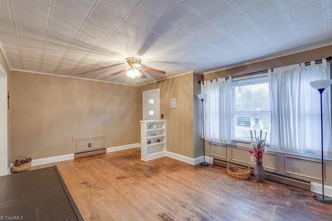 302 South St, Elkin, NC 28621 photo 6