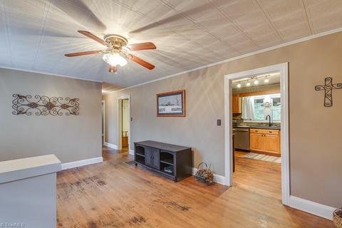 302 South St, Elkin, NC 28621 photo 5