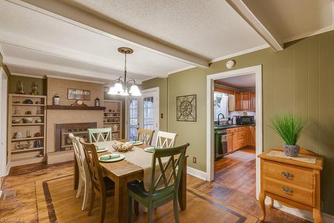 302 South St, Elkin, NC 28621 photo 2