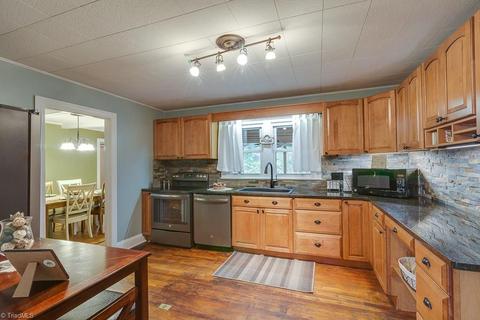 302 South St, Elkin, NC 28621 photo 1