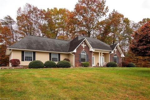 910 Carson Rd, Pilot Mountain, NC 27041 photo 8