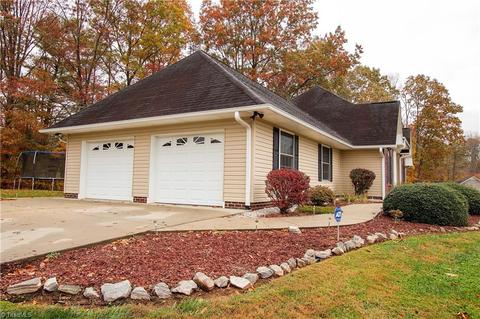 910 Carson Rd, Pilot Mountain, NC 27041 photo 3