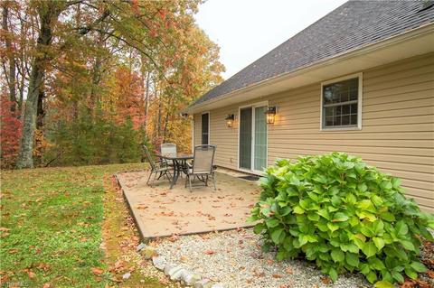 910 Carson Rd, Pilot Mountain, NC 27041 photo 9