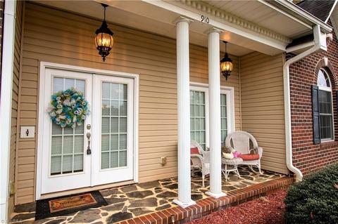 910 Carson Rd, Pilot Mountain, NC 27041 photo 2