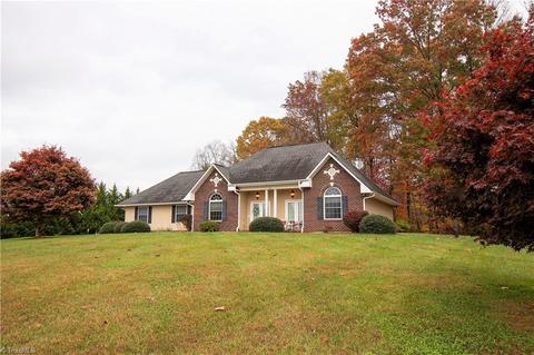 910 Carson Rd, Pilot Mountain, NC 27041 photo 7