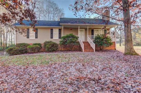 318 N Main St, King, NC 27021 photo 1
