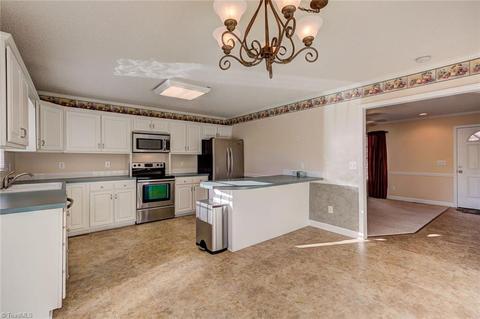 318 N Main St, King, NC 27021 photo 9