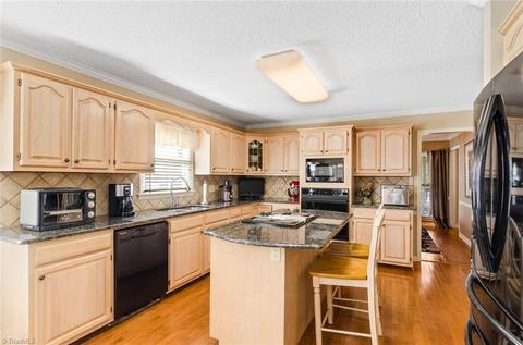 1900 Lazy Ln, High Point, NC 27265 photo 6