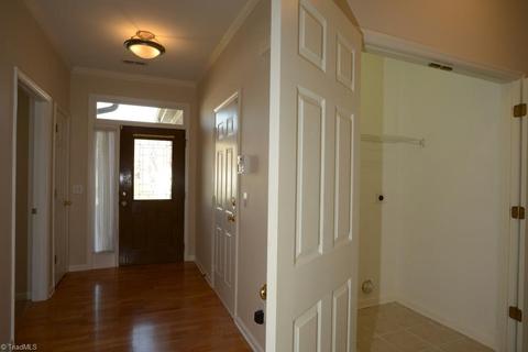 446 Northbridge Dr, High Point, NC 27265 photo 2