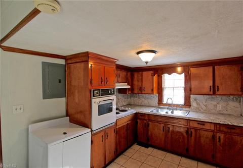 530 Gresham St, Eden, NC 27288 photo 8