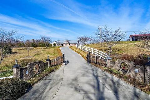 8315 Dennis Rd, Germanton, NC 27019 photo 3