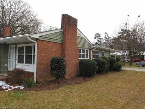 417 Rockspring Rd, High Point, NC 27265 photo 2