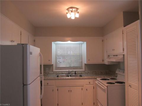 417 Rockspring Rd, High Point, NC 27265 photo 9