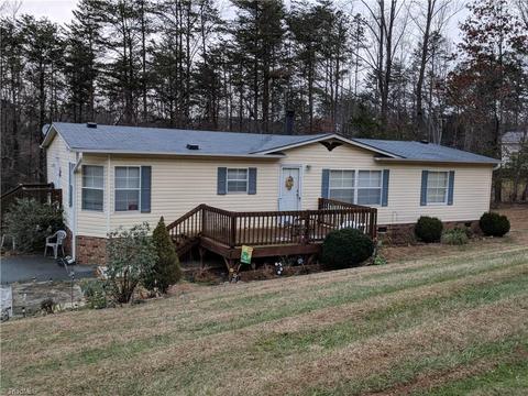 1081 Roy Tuttle Rd, Pinnacle, NC 27043 photo 1