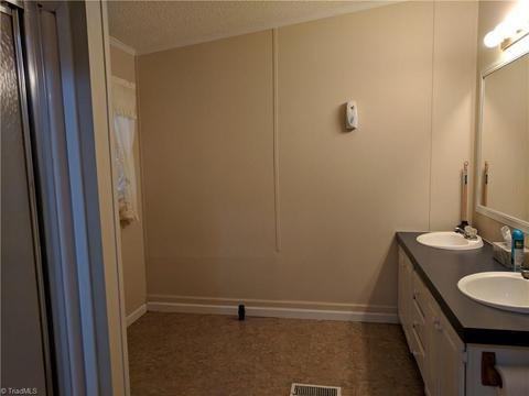 1081 Roy Tuttle Rd, Pinnacle, NC 27043 photo 15