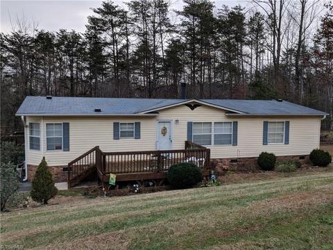 1081 Roy Tuttle Rd, Pinnacle, NC 27043 photo 2