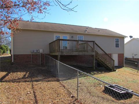 2715 Ingleside Dr, High Point, NC 27265 photo 6