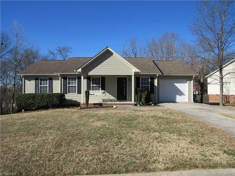 2715 Ingleside Dr, High Point, NC 27265 photo 1