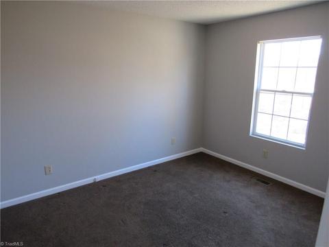 2715 Ingleside Dr, High Point, NC 27265 photo 17