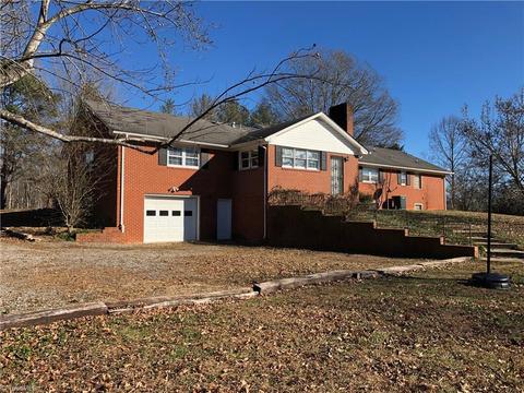 414 Double Creek Rd, Dobson, NC 27017 photo 2