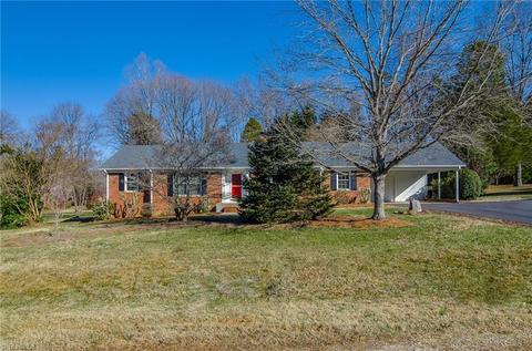 202 Tangle Dr, Jamestown, NC 27282 photo 2