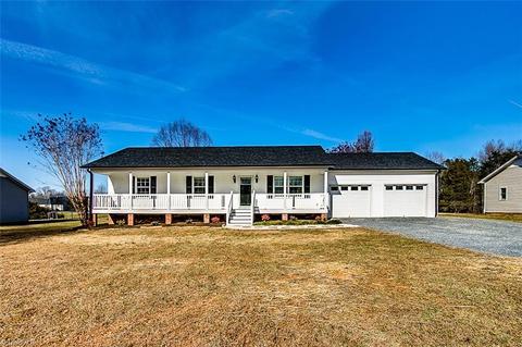 4306 Huntington Dr, Trinity, NC 27370 photo 1