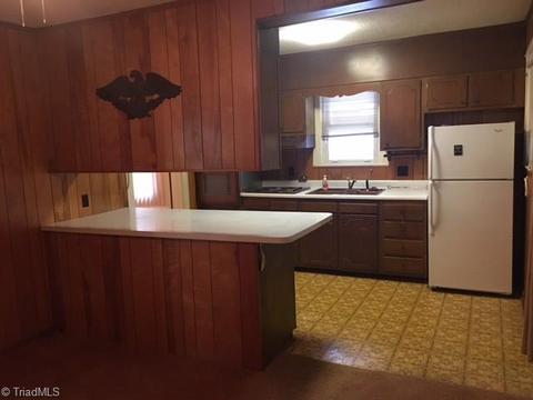 1111 Delk Dr, High Point, NC 27262 photo 7
