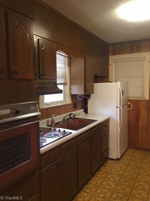 1111 Delk Dr, High Point, NC 27262 photo 6