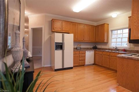 1703 Chickadee Pt, High Point, NC 27262 photo 6