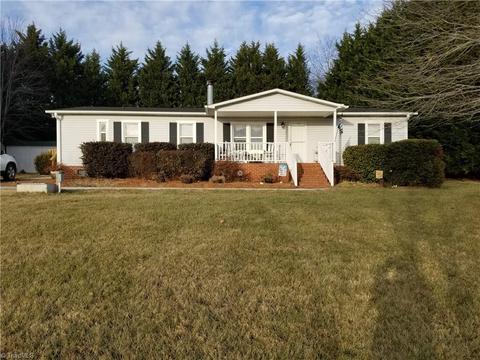 109 Kettering Ct, King, NC 27021 photo 1