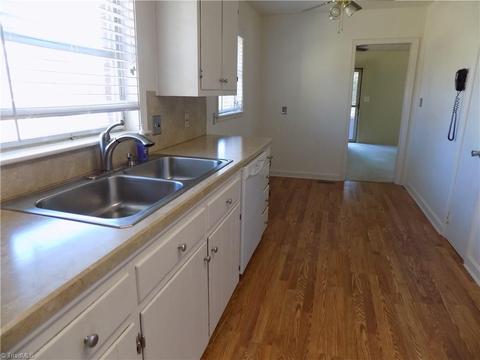 1106 Clyde Pl, High Point, NC 27262 photo 8