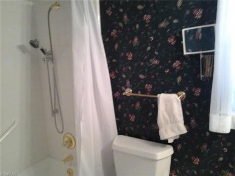 1040 Crescent Dr, King, NC 27021 photo 9